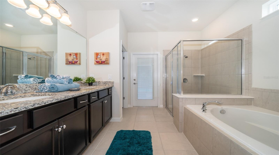 DAVENPORT, Florida 33897, 6 Bedrooms Bedrooms, ,4 BathroomsBathrooms,Residential,For Sale,ALOHA,0,MFRO6263847