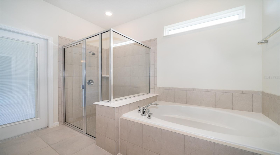 DAVENPORT, Florida 33897, 6 Bedrooms Bedrooms, ,4 BathroomsBathrooms,Residential,For Sale,ALOHA,0,MFRO6263847