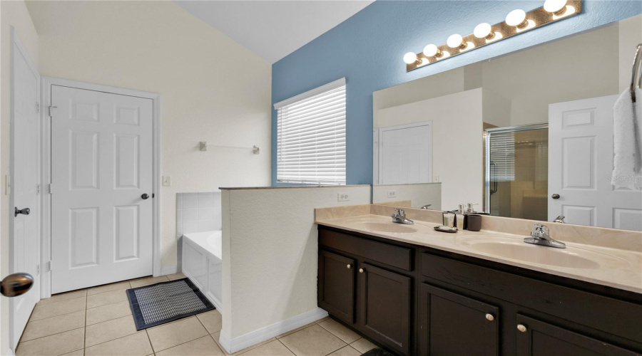 DAVENPORT, Florida 33837, 4 Bedrooms Bedrooms, ,3 BathroomsBathrooms,Residential,For Sale,SAND HILL POINT,0,MFRO6405004