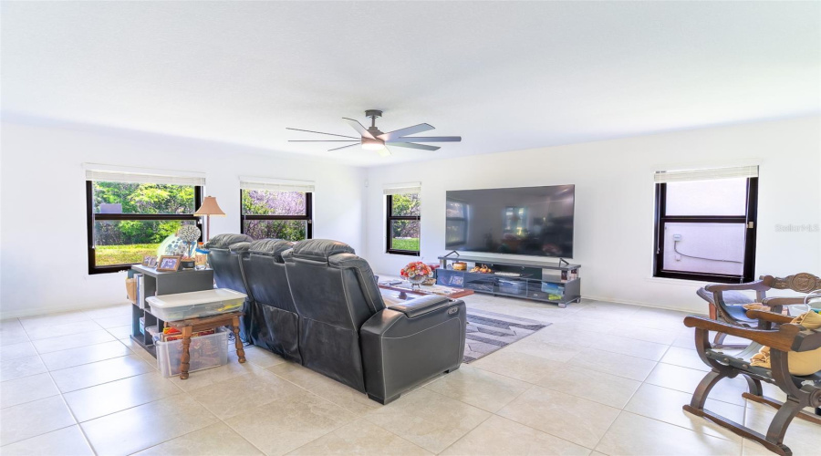 KISSIMMEE, Florida 34746, 4 Bedrooms Bedrooms, ,2 BathroomsBathrooms,Residential,For Sale,BOATING,0,MFRL4961656