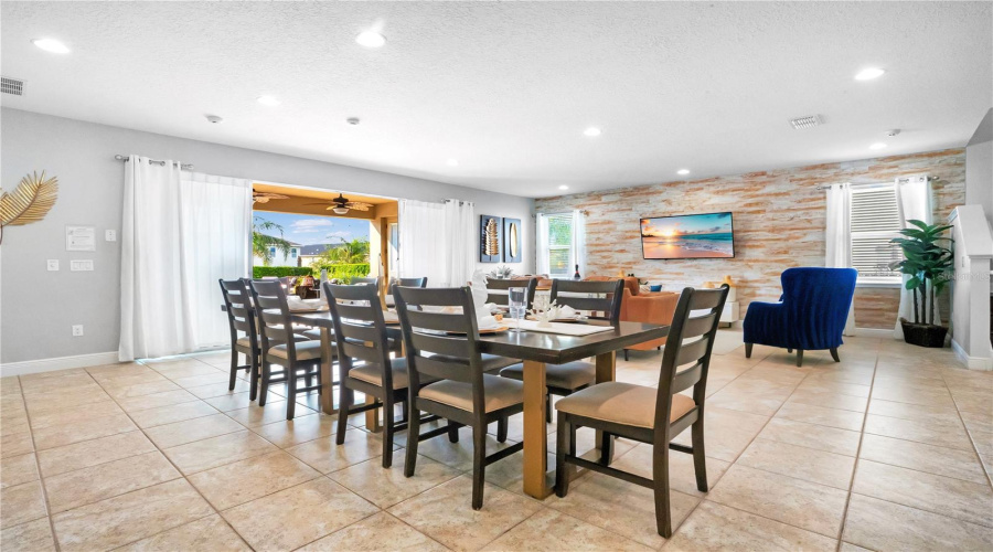 Spacious main floor entertaining area