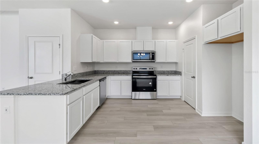 DAVENPORT, Florida 33896, 3 Bedrooms Bedrooms, ,2 BathroomsBathrooms,Residential,For Sale,WESTSIDE HILLS,0,MFRO6302477