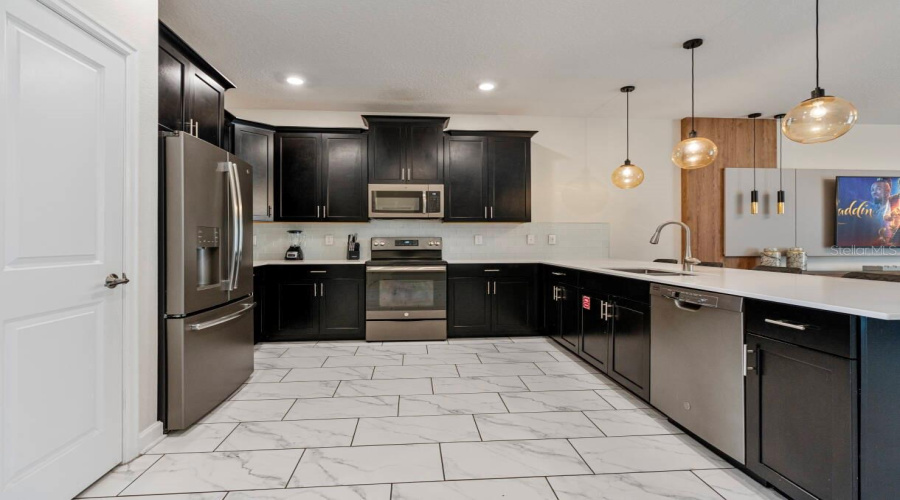 DAVENPORT, Florida 33896, 9 Bedrooms Bedrooms, ,5 BathroomsBathrooms,Residential,For Sale,STICKS,0,MFRO6406193