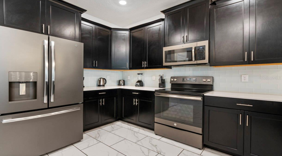 DAVENPORT, Florida 33896, 9 Bedrooms Bedrooms, ,5 BathroomsBathrooms,Residential,For Sale,STICKS,0,MFRO6406193
