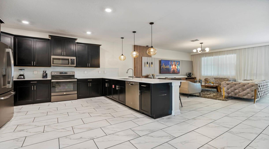 DAVENPORT, Florida 33896, 9 Bedrooms Bedrooms, ,5 BathroomsBathrooms,Residential,For Sale,STICKS,0,MFRO6406193