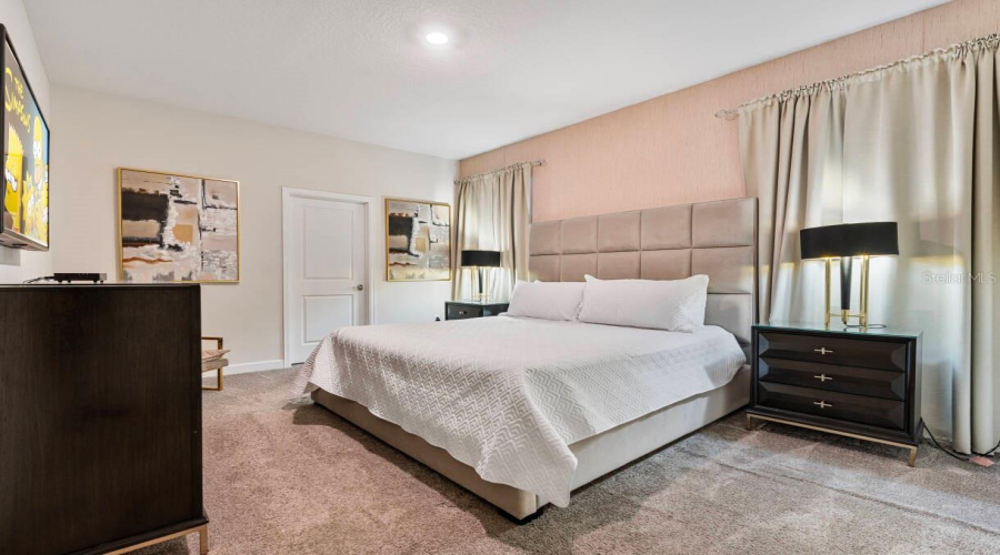 DAVENPORT, Florida 33896, 9 Bedrooms Bedrooms, ,5 BathroomsBathrooms,Residential,For Sale,STICKS,0,MFRO6406193