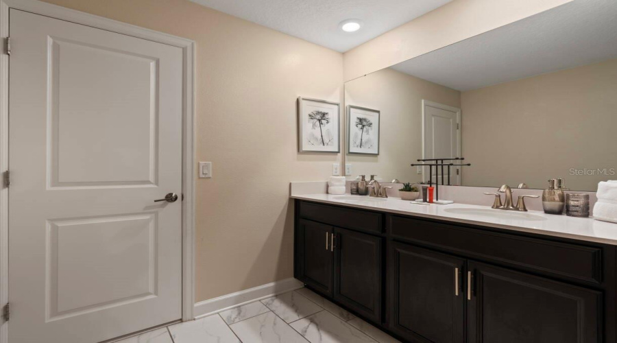 DAVENPORT, Florida 33896, 9 Bedrooms Bedrooms, ,5 BathroomsBathrooms,Residential,For Sale,STICKS,0,MFRO6406193