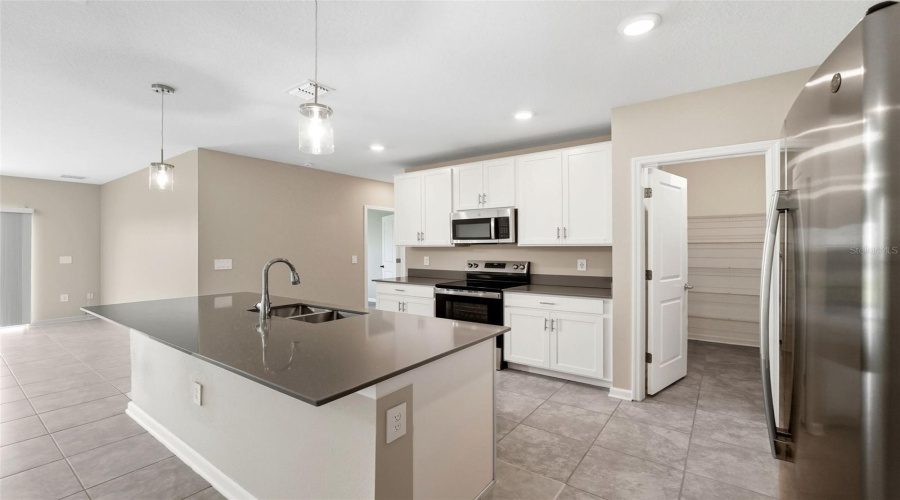 DAVENPORT, Florida 33837, 6 Bedrooms Bedrooms, ,3 BathroomsBathrooms,Residential,For Sale,DARING,0,MFRG5112115