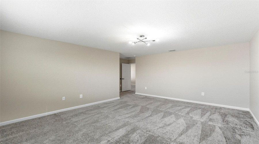 DAVENPORT, Florida 33837, 6 Bedrooms Bedrooms, ,3 BathroomsBathrooms,Residential,For Sale,DARING,0,MFRG5112115