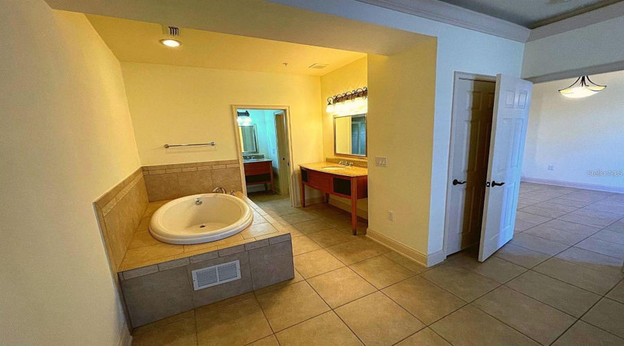 DAVENPORT, Florida 33897, 3 Bedrooms Bedrooms, ,2 BathroomsBathrooms,Residential,For Sale,BELLA VISTA,0,MFRO6406473