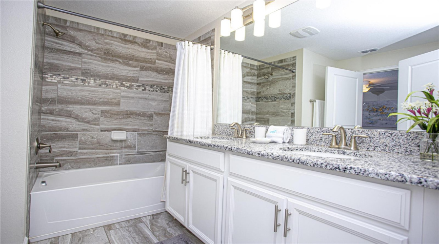 KISSIMMEE, Florida 34746, 4 Bedrooms Bedrooms, ,3 BathroomsBathrooms,Residential,For Sale,JULIET DR,0,MFRO6406391