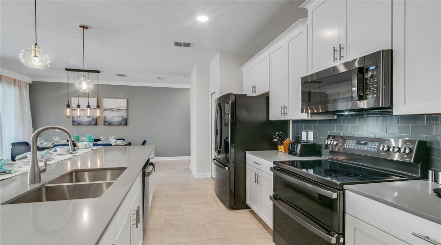 DAVENPORT, Florida 33896, 4 Bedrooms Bedrooms, ,3 BathroomsBathrooms,Residential,For Sale,CHALLENGE,0,MFRO6406476