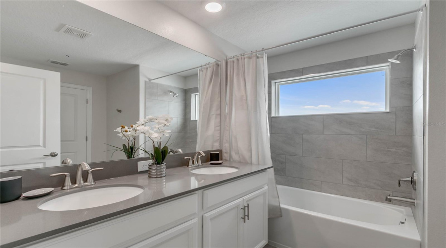 DAVENPORT, Florida 33896, 4 Bedrooms Bedrooms, ,3 BathroomsBathrooms,Residential,For Sale,CHALLENGE,0,MFRO6406476