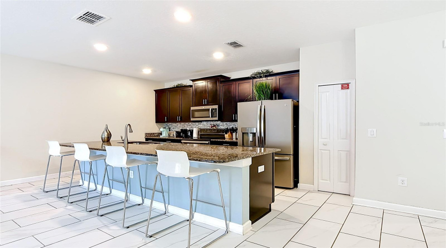 DAVENPORT, Florida 33896, 4 Bedrooms Bedrooms, ,3 BathroomsBathrooms,Residential,For Sale,DOGLEG,0,MFRO6405182