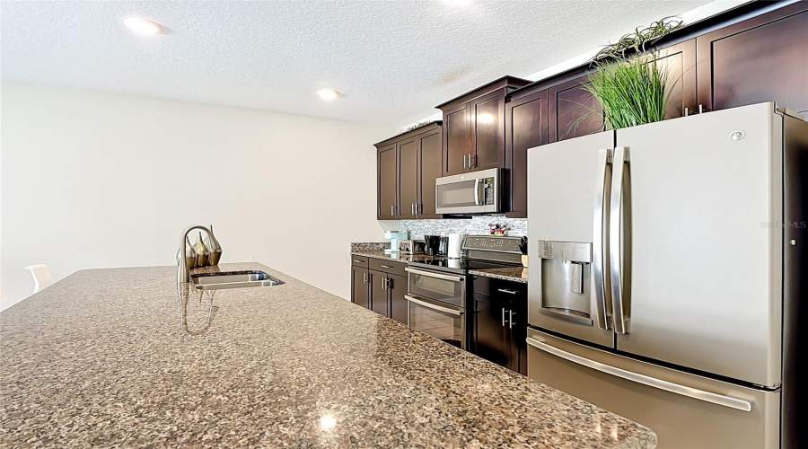 DAVENPORT, Florida 33896, 4 Bedrooms Bedrooms, ,3 BathroomsBathrooms,Residential,For Sale,DOGLEG,0,MFRO6405182