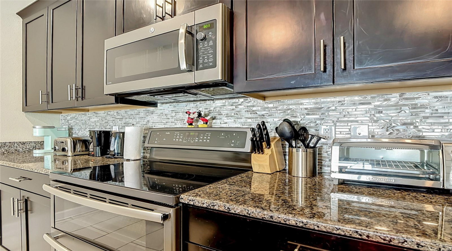 DAVENPORT, Florida 33896, 4 Bedrooms Bedrooms, ,3 BathroomsBathrooms,Residential,For Sale,DOGLEG,0,MFRO6405182