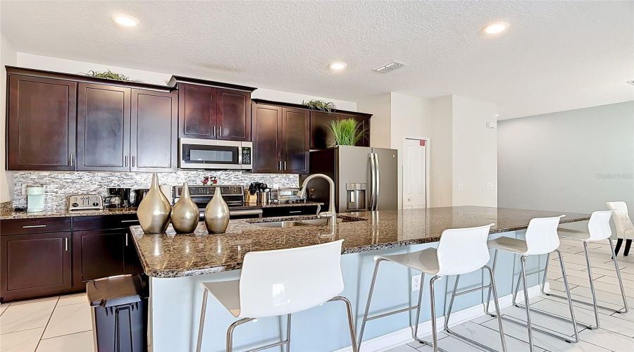 DAVENPORT, Florida 33896, 4 Bedrooms Bedrooms, ,3 BathroomsBathrooms,Residential,For Sale,DOGLEG,0,MFRO6405182