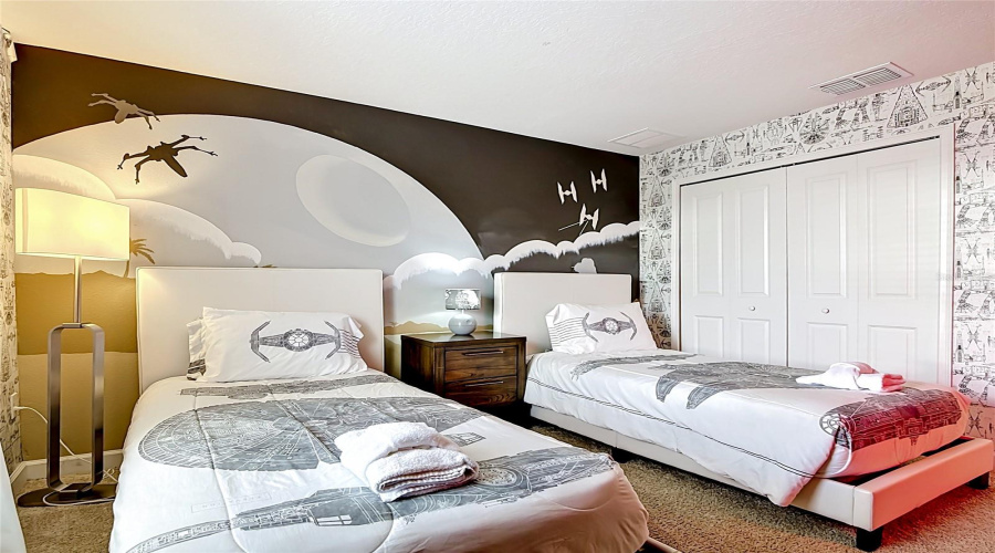 DAVENPORT, Florida 33896, 4 Bedrooms Bedrooms, ,3 BathroomsBathrooms,Residential,For Sale,DOGLEG,0,MFRO6405182