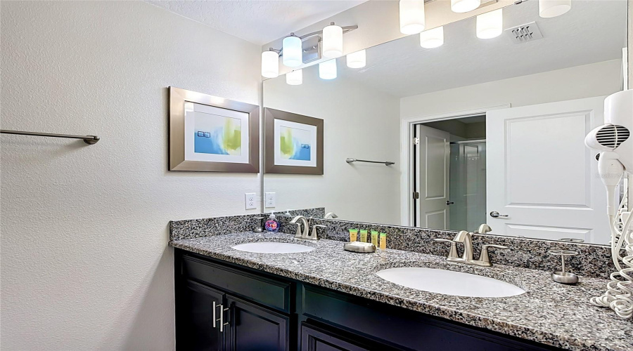 DAVENPORT, Florida 33896, 4 Bedrooms Bedrooms, ,3 BathroomsBathrooms,Residential,For Sale,DOGLEG,0,MFRO6405182