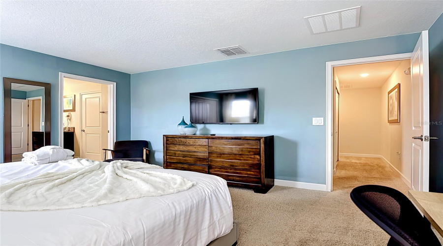 DAVENPORT, Florida 33896, 4 Bedrooms Bedrooms, ,3 BathroomsBathrooms,Residential,For Sale,DOGLEG,0,MFRO6405182