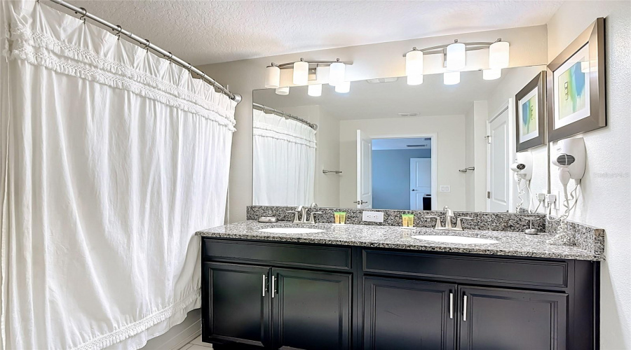 DAVENPORT, Florida 33896, 4 Bedrooms Bedrooms, ,3 BathroomsBathrooms,Residential,For Sale,DOGLEG,0,MFRO6405182