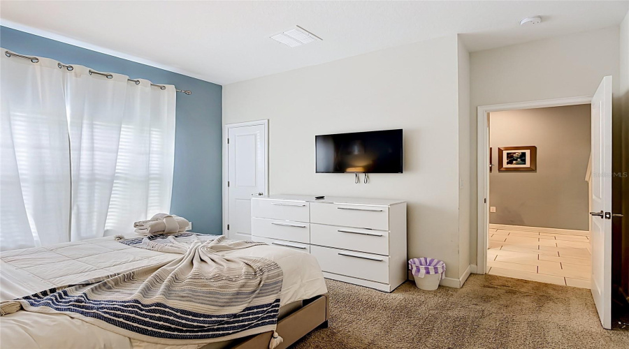 DAVENPORT, Florida 33896, 4 Bedrooms Bedrooms, ,3 BathroomsBathrooms,Residential,For Sale,DOGLEG,0,MFRO6405182