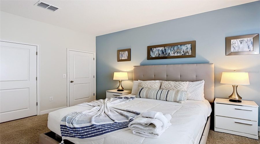 DAVENPORT, Florida 33896, 4 Bedrooms Bedrooms, ,3 BathroomsBathrooms,Residential,For Sale,DOGLEG,0,MFRO6405182
