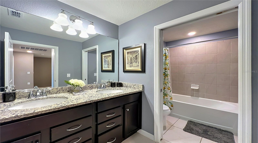 DAVENPORT, Florida 33897, 5 Bedrooms Bedrooms, ,4 BathroomsBathrooms,Residential,For Sale,JASMINE,0,MFRO6404784