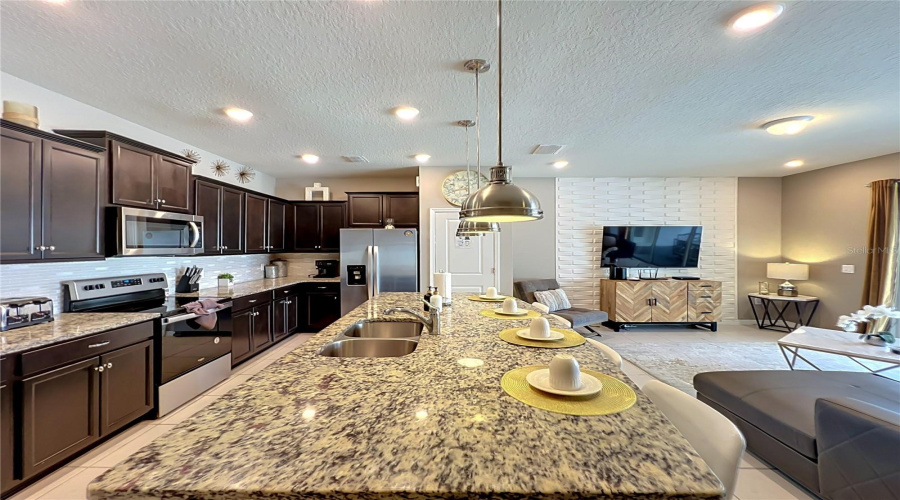DAVENPORT, Florida 33897, 5 Bedrooms Bedrooms, ,4 BathroomsBathrooms,Residential,For Sale,JASMINE,0,MFRO6404784