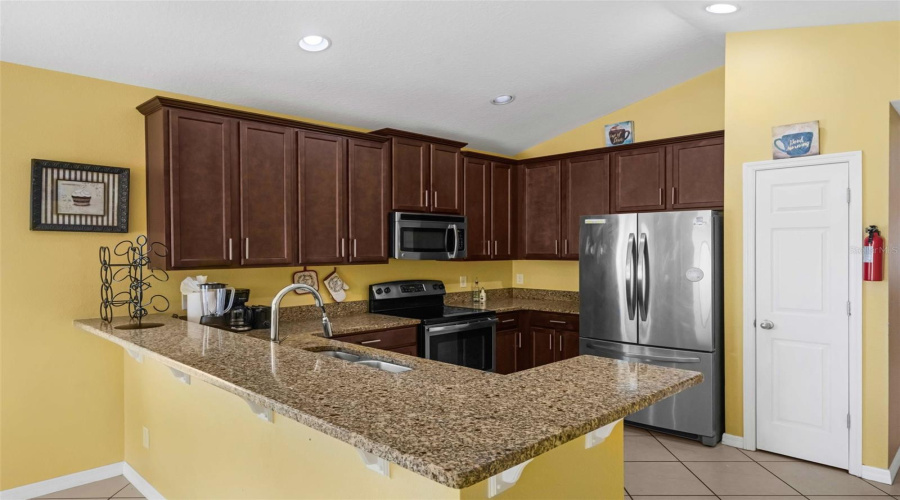 DAVENPORT, Florida 33837, 4 Bedrooms Bedrooms, ,2 BathroomsBathrooms,Residential,For Sale,VITORIA,0,MFRO6363071