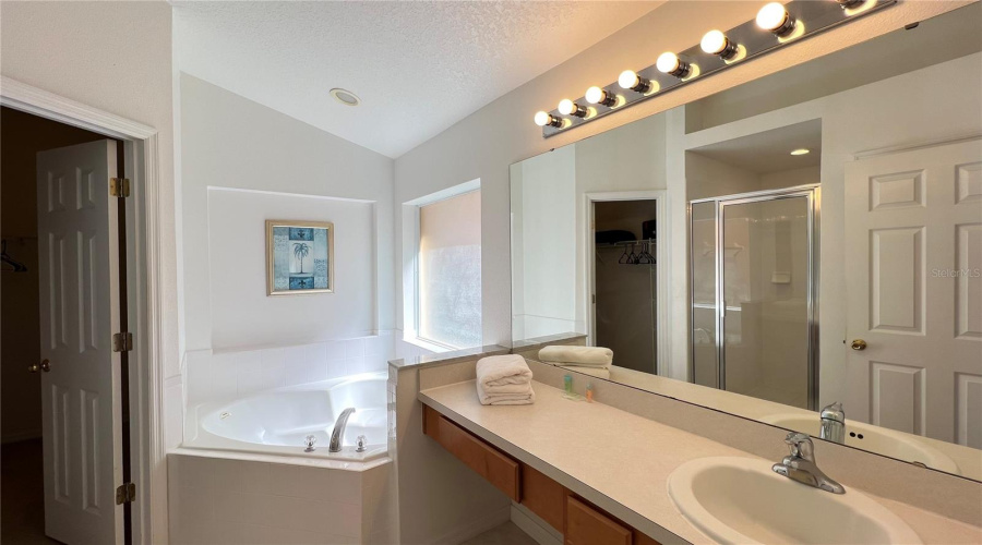 KISSIMMEE, Florida 34747, 5 Bedrooms Bedrooms, ,3 BathroomsBathrooms,Residential,For Sale,LIDO KEY,0,MFRS5148950