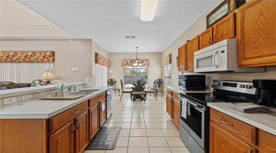 DAVENPORT, Florida 33897, 5 Bedrooms Bedrooms, ,3 BathroomsBathrooms,Residential,For Sale,HIGHGATE PARK,0,MFRO6406588