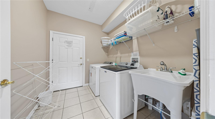 DAVENPORT, Florida 33897, 5 Bedrooms Bedrooms, ,3 BathroomsBathrooms,Residential,For Sale,HIGHGATE PARK,0,MFRO6406588