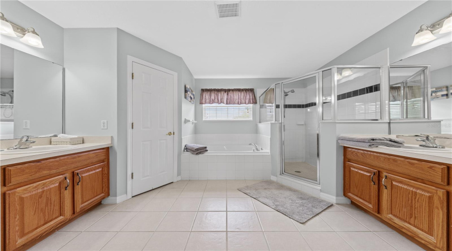 DAVENPORT, Florida 33897, 5 Bedrooms Bedrooms, ,3 BathroomsBathrooms,Residential,For Sale,HIGHGATE PARK,0,MFRO6406588