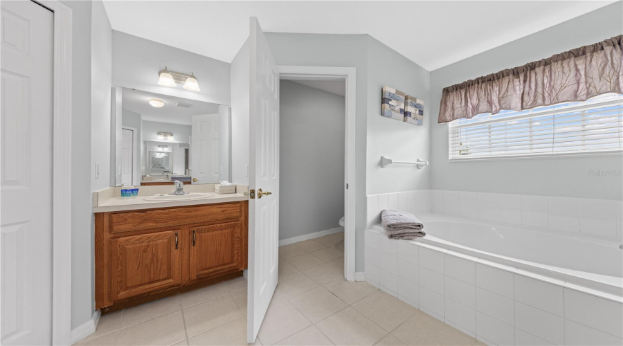 DAVENPORT, Florida 33897, 5 Bedrooms Bedrooms, ,3 BathroomsBathrooms,Residential,For Sale,HIGHGATE PARK,0,MFRO6406588