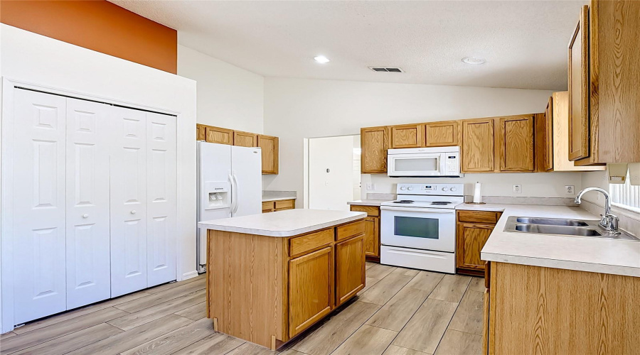 DAVENPORT, Florida 33897, 4 Bedrooms Bedrooms, ,2 BathroomsBathrooms,Residential,For Sale,BRAYTON,0,MFRG5112056