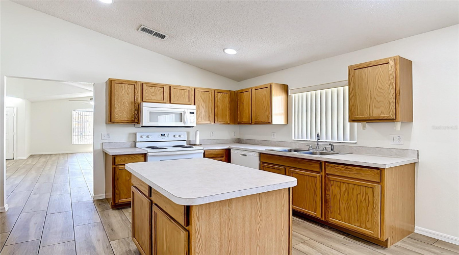 DAVENPORT, Florida 33897, 4 Bedrooms Bedrooms, ,2 BathroomsBathrooms,Residential,For Sale,BRAYTON,0,MFRG5112056