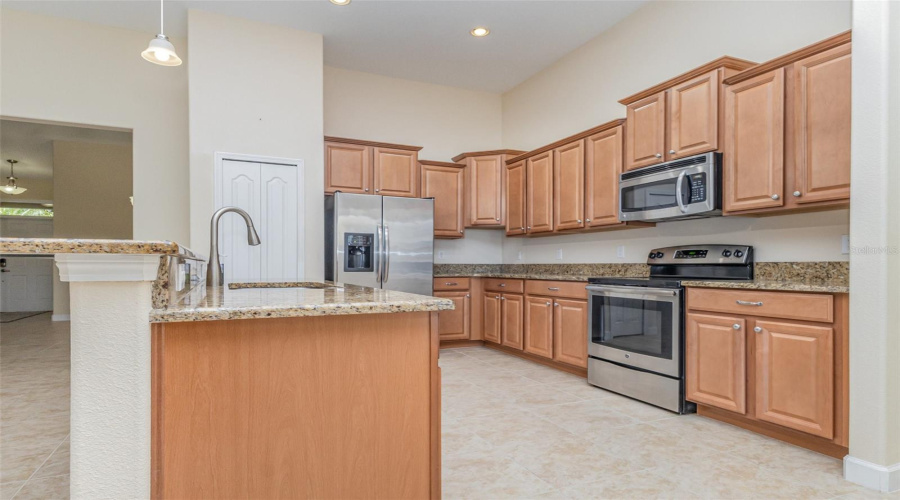 DAVENPORT, Florida 33896, 4 Bedrooms Bedrooms, ,3 BathroomsBathrooms,Residential,For Sale,PALMETTO DUNES,0,MFRS5138818