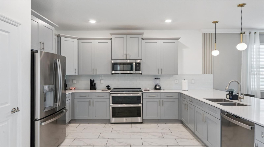 KISSIMMEE, Florida 34746, 8 Bedrooms Bedrooms, ,5 BathroomsBathrooms,Residential,For Sale,SIMILE,0,MFRO6406569