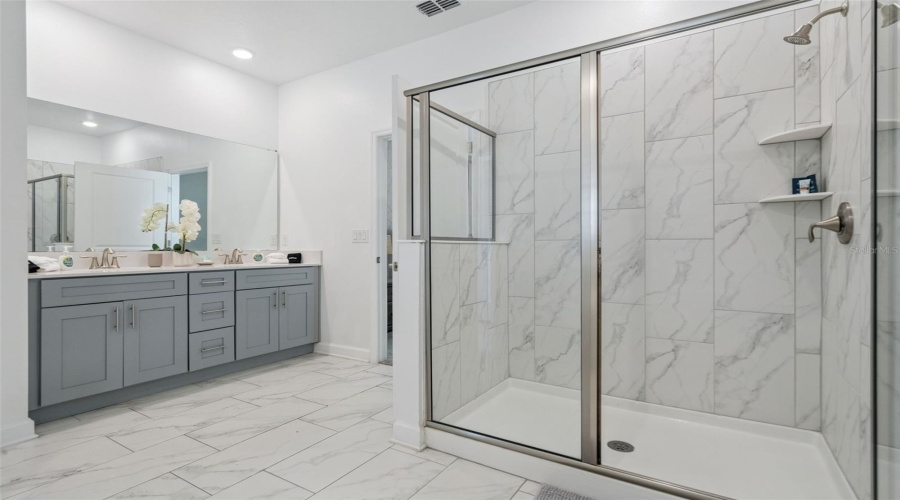 KISSIMMEE, Florida 34746, 8 Bedrooms Bedrooms, ,5 BathroomsBathrooms,Residential,For Sale,SIMILE,0,MFRO6406569