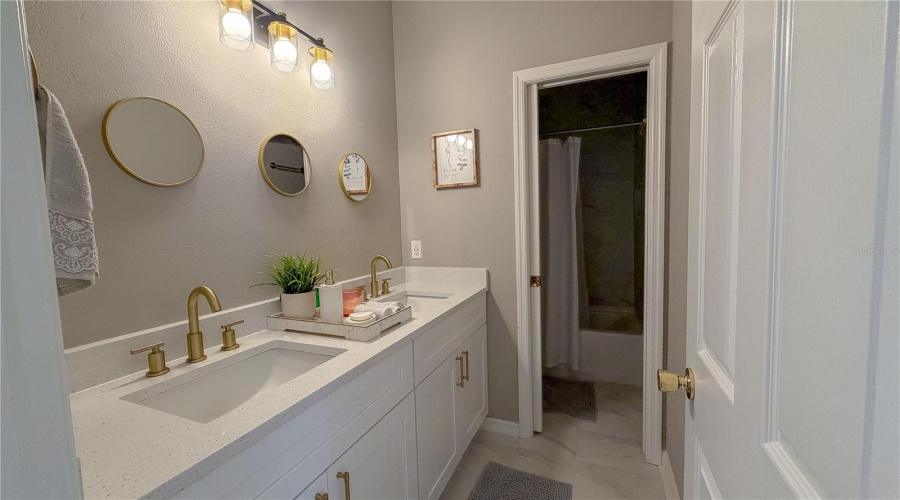 DAVENPORT, Florida 33837, 5 Bedrooms Bedrooms, ,3 BathroomsBathrooms,Residential,For Sale,SUNSET VIEW,0,MFRO6406207