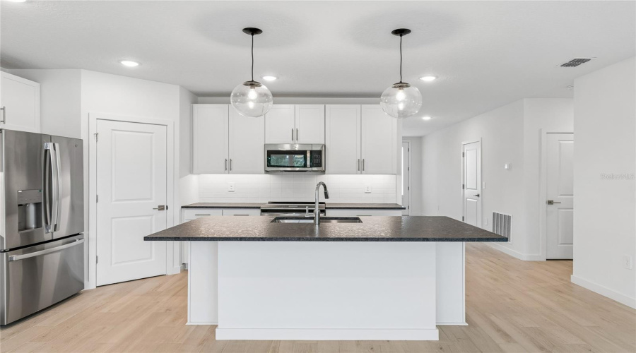 DAVENPORT, Florida 33837, 4 Bedrooms Bedrooms, ,2 BathroomsBathrooms,Residential,For Sale,REIN,0,MFRO6406796