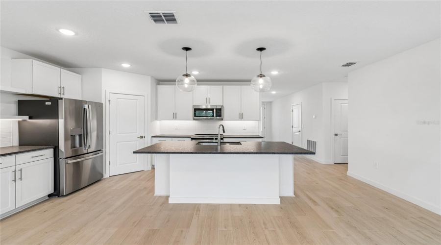 DAVENPORT, Florida 33837, 4 Bedrooms Bedrooms, ,2 BathroomsBathrooms,Residential,For Sale,REIN,0,MFRO6406796