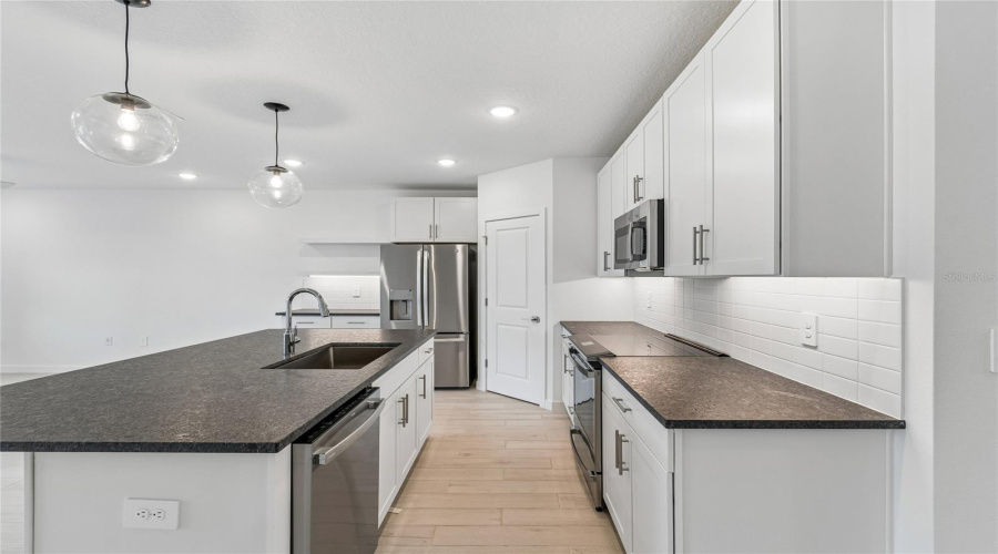DAVENPORT, Florida 33837, 4 Bedrooms Bedrooms, ,2 BathroomsBathrooms,Residential,For Sale,REIN,0,MFRO6406796