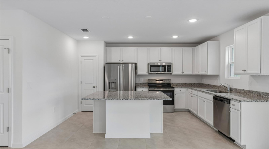 DAVENPORT, Florida 33837, 4 Bedrooms Bedrooms, ,3 BathroomsBathrooms,Residential,For Sale,REIN,0,MFRO6406807