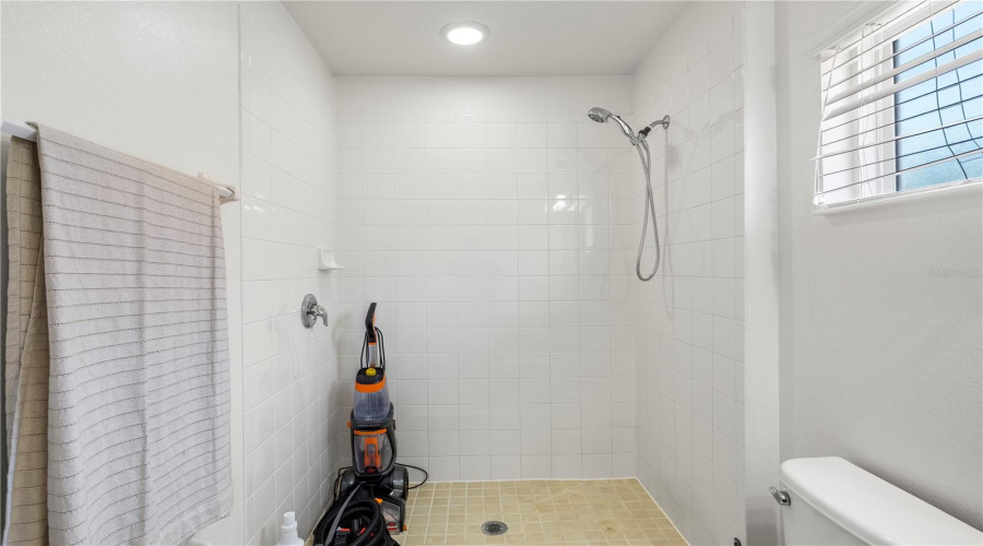 DAVENPORT, Florida 33837, 6 Bedrooms Bedrooms, ,5 BathroomsBathrooms,Residential,For Sale,ORANGE COSMOS,0,MFRTB8507217