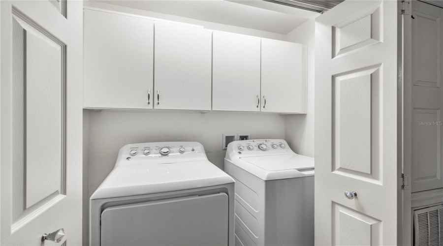 DAVENPORT, Florida 33837, 6 Bedrooms Bedrooms, ,5 BathroomsBathrooms,Residential,For Sale,ORANGE COSMOS,0,MFRTB8507217
