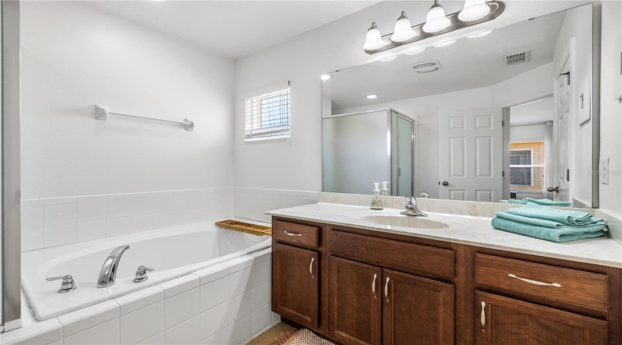 DAVENPORT, Florida 33837, 6 Bedrooms Bedrooms, ,5 BathroomsBathrooms,Residential,For Sale,ORANGE COSMOS,0,MFRTB8507217