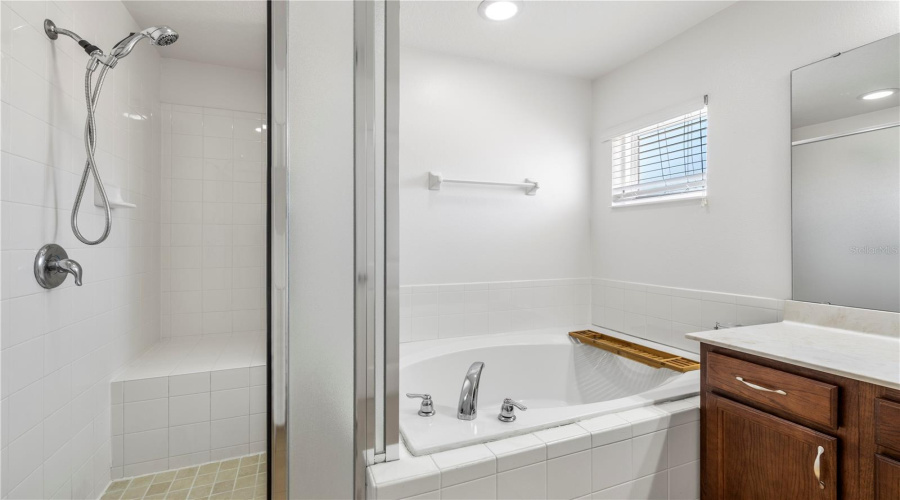 DAVENPORT, Florida 33837, 6 Bedrooms Bedrooms, ,5 BathroomsBathrooms,Residential,For Sale,ORANGE COSMOS,0,MFRTB8507217