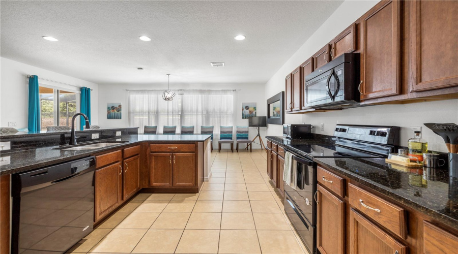DAVENPORT, Florida 33837, 6 Bedrooms Bedrooms, ,5 BathroomsBathrooms,Residential,For Sale,ORANGE COSMOS,0,MFRTB8507217